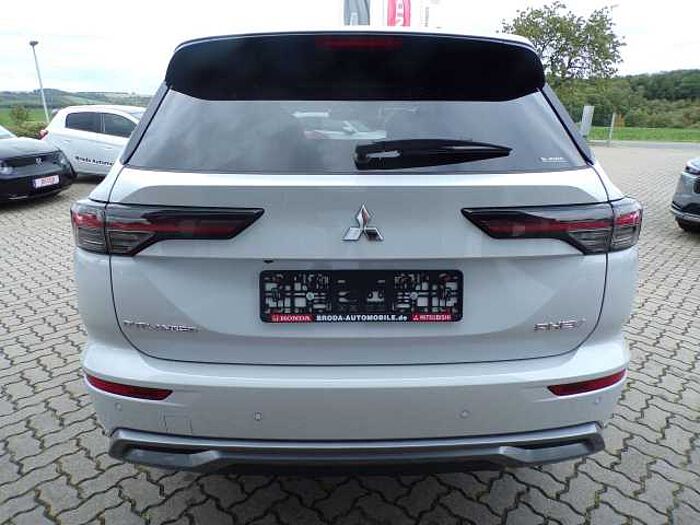 Mitsubishi Outlander Outlander 2.4 4WD Plug-In Hybrid Top