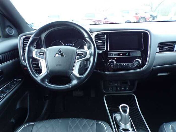 Mitsubishi Outlander PHEV Intro Edition 4WD