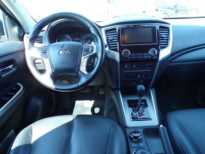 Mitsubishi L200 Top Doppelkabine 4WD - AHK - 20' - Frontbügel - Laderaumabdeckung Sport